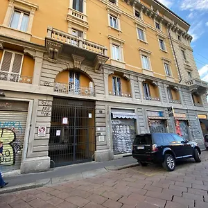 https://stupendo-appartamento-via-tortona.it-lombardy.com